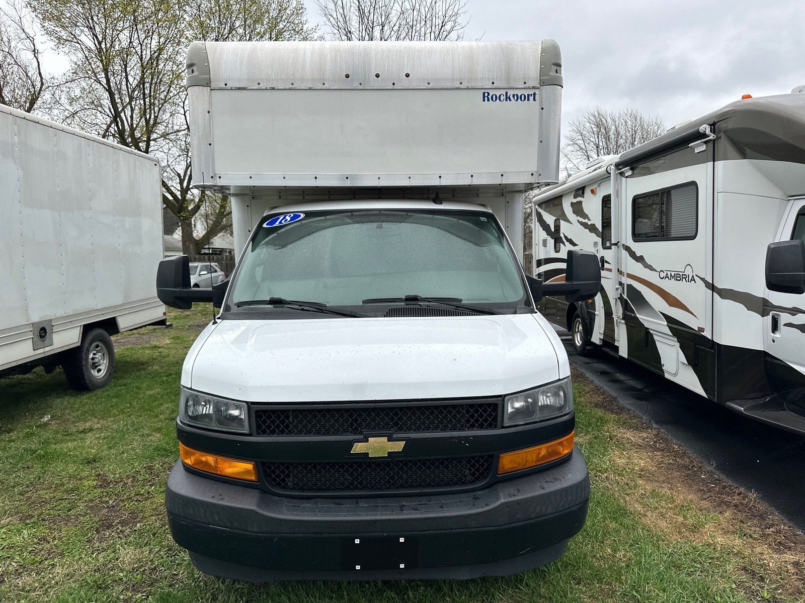 Used 2018 Chevrolet Express 4500 Extended w/ Driver Convenience Package RWD image 6