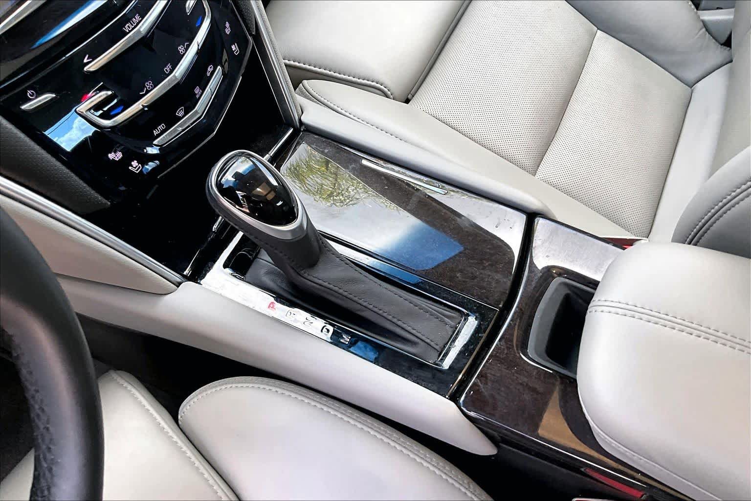 Used 2013 Cadillac XTS Luxury w/ Driver Awareness Package AWD/4WD image 17