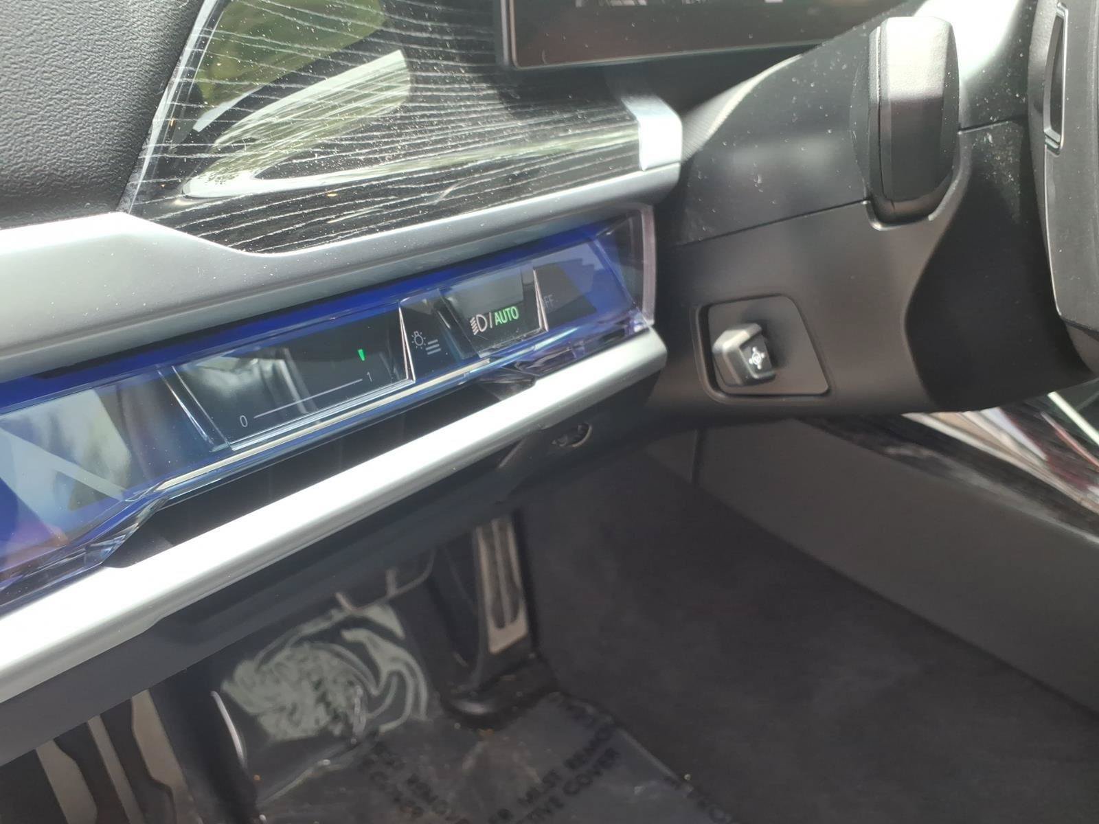 Used 2024 BMW 760i xDrive w/ Premium Package AWD/4WD image 27