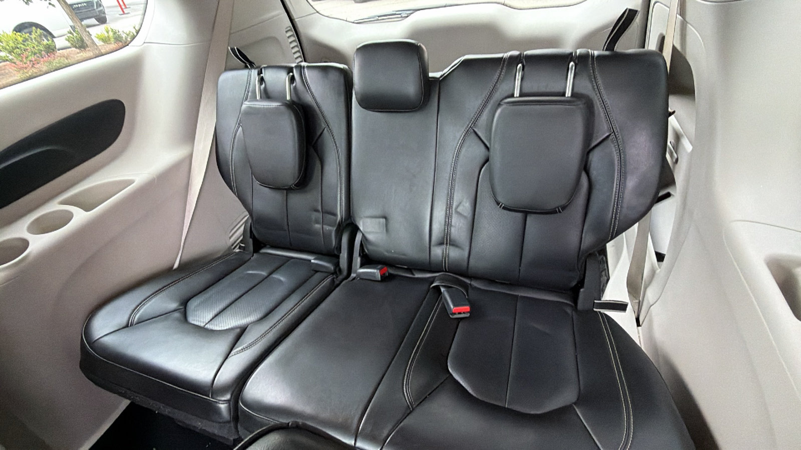 Used 2024 Chrysler Pacifica Touring-L FWD image 23