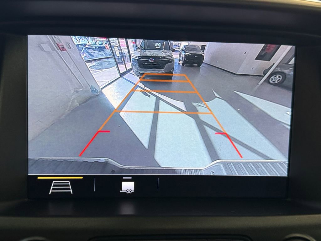 Used 2022 Chevrolet Colorado Z71 w/ Safety Package image 24