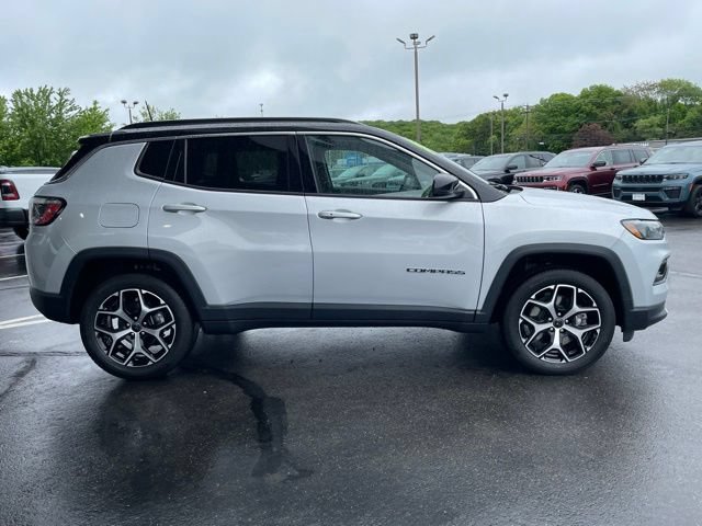Used 2025 Jeep Compass Limited AWD/4WD image 32
