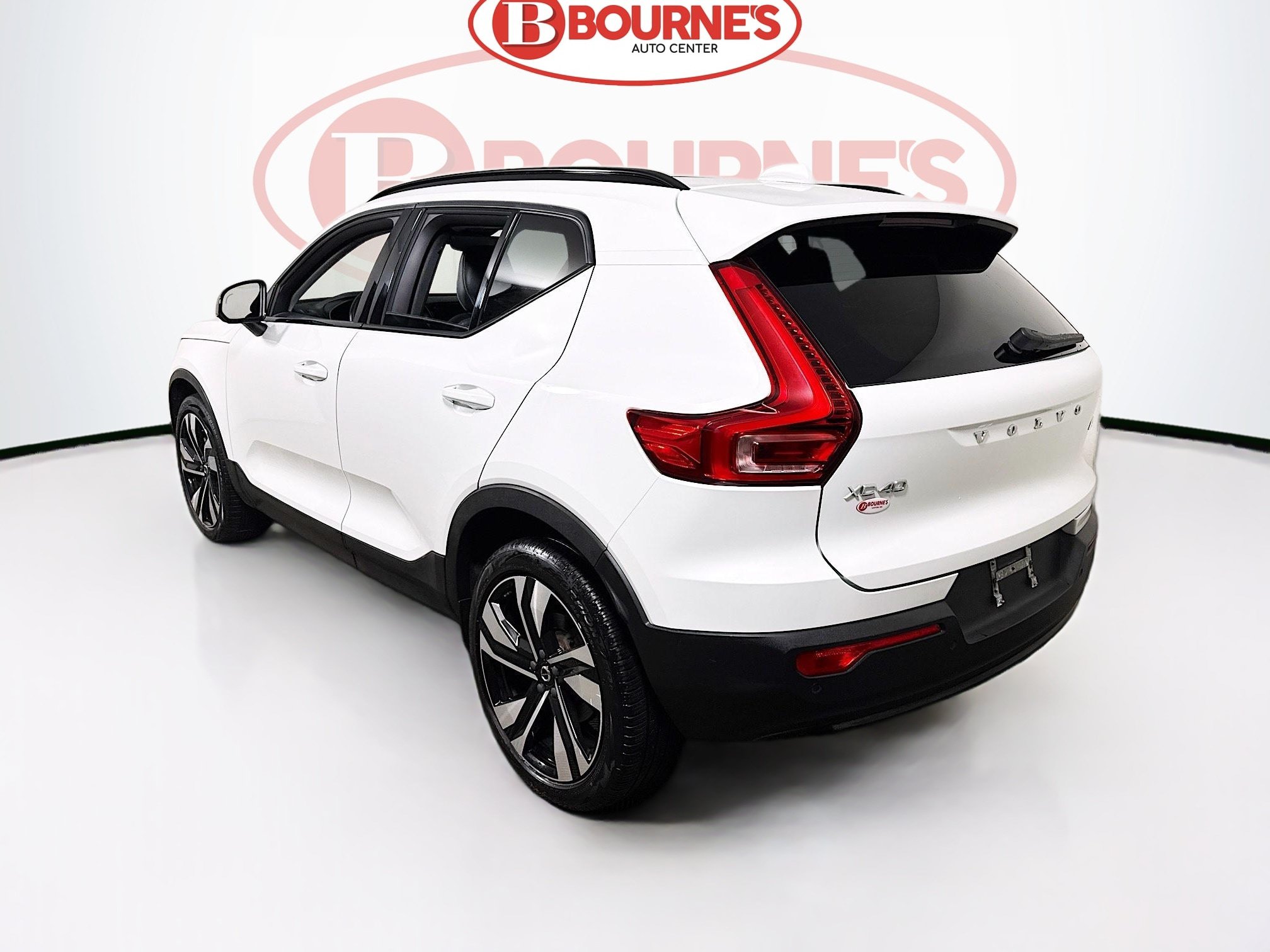 Used 2023 Volvo XC40 B5 Plus w/ Climate Package AWD/4WD image 9