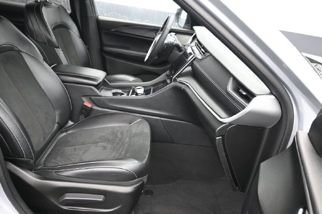 Used 2023 Jeep Grand Cherokee L Laredo AWD/4WD image 10