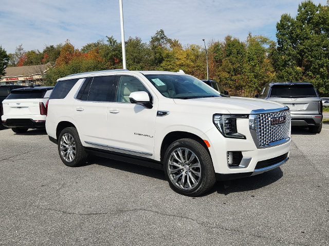 Used 2022 GMC Yukon Denali w/ Denali Premium Package AWD/4WD image 1