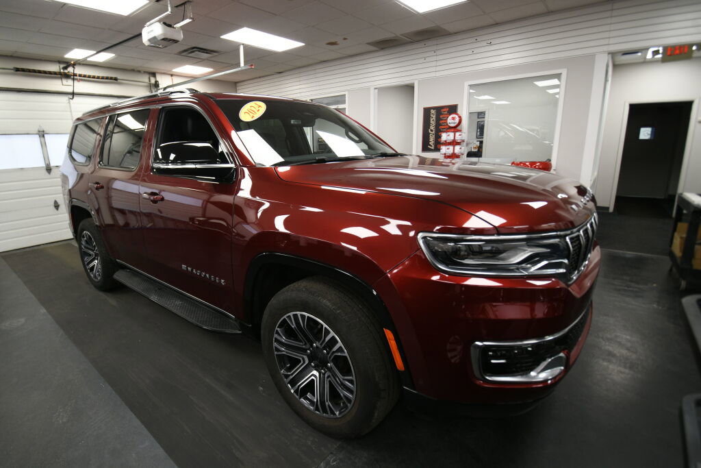 Used 2024 Jeep Wagoneer Series II AWD/4WD image 2