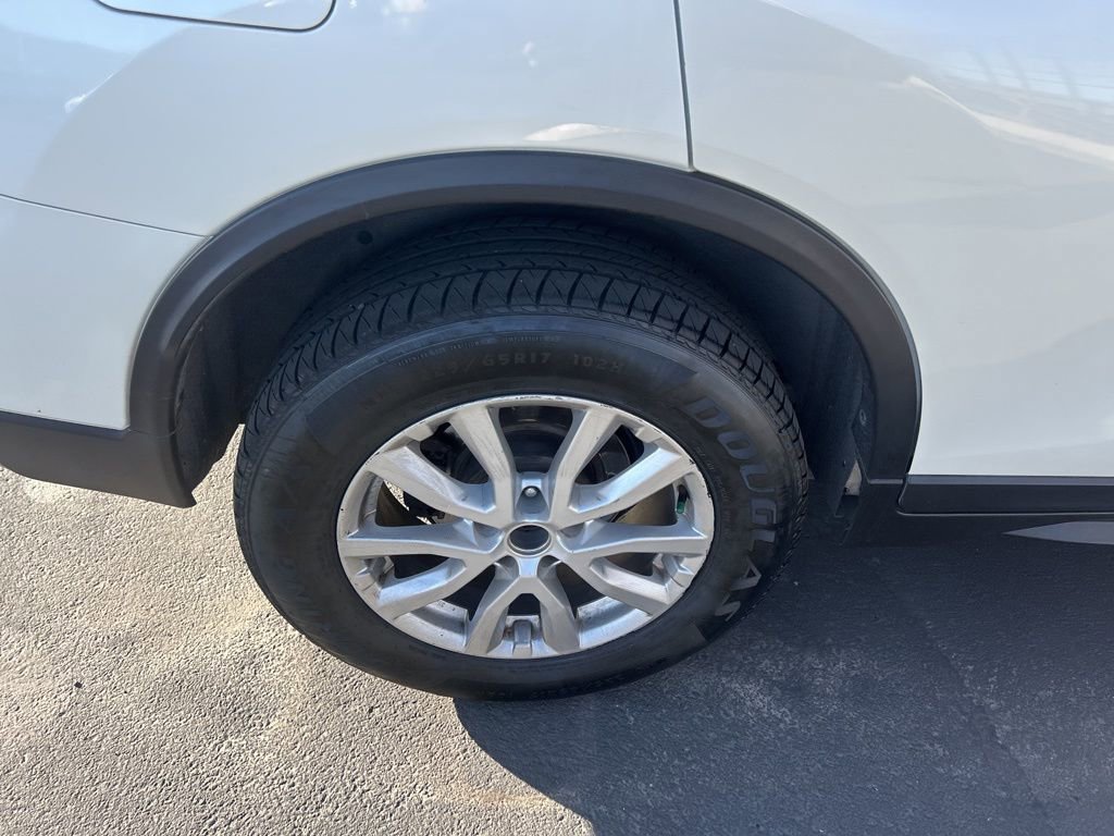 Used 2017 Nissan Rogue SV image 17