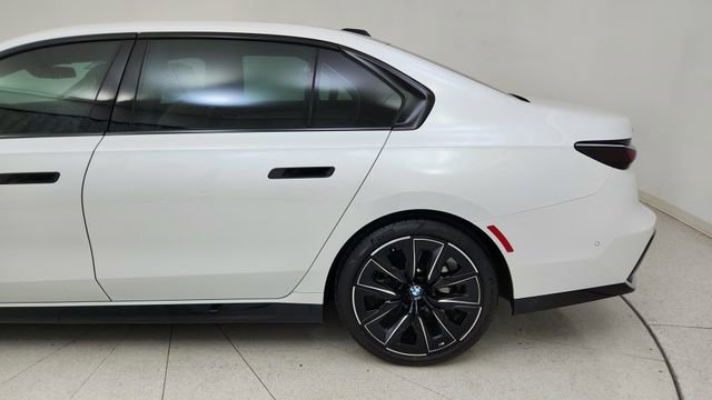 Used 2025 BMW 740i xDrive image 10