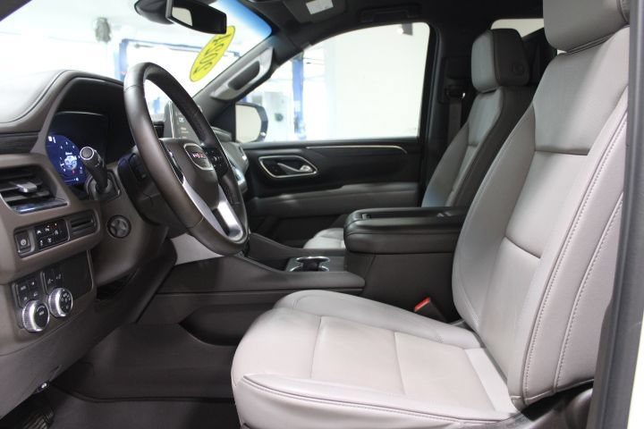 Used 2024 GMC Yukon SLT w/ SLT Luxury Package AWD/4WD image 19
