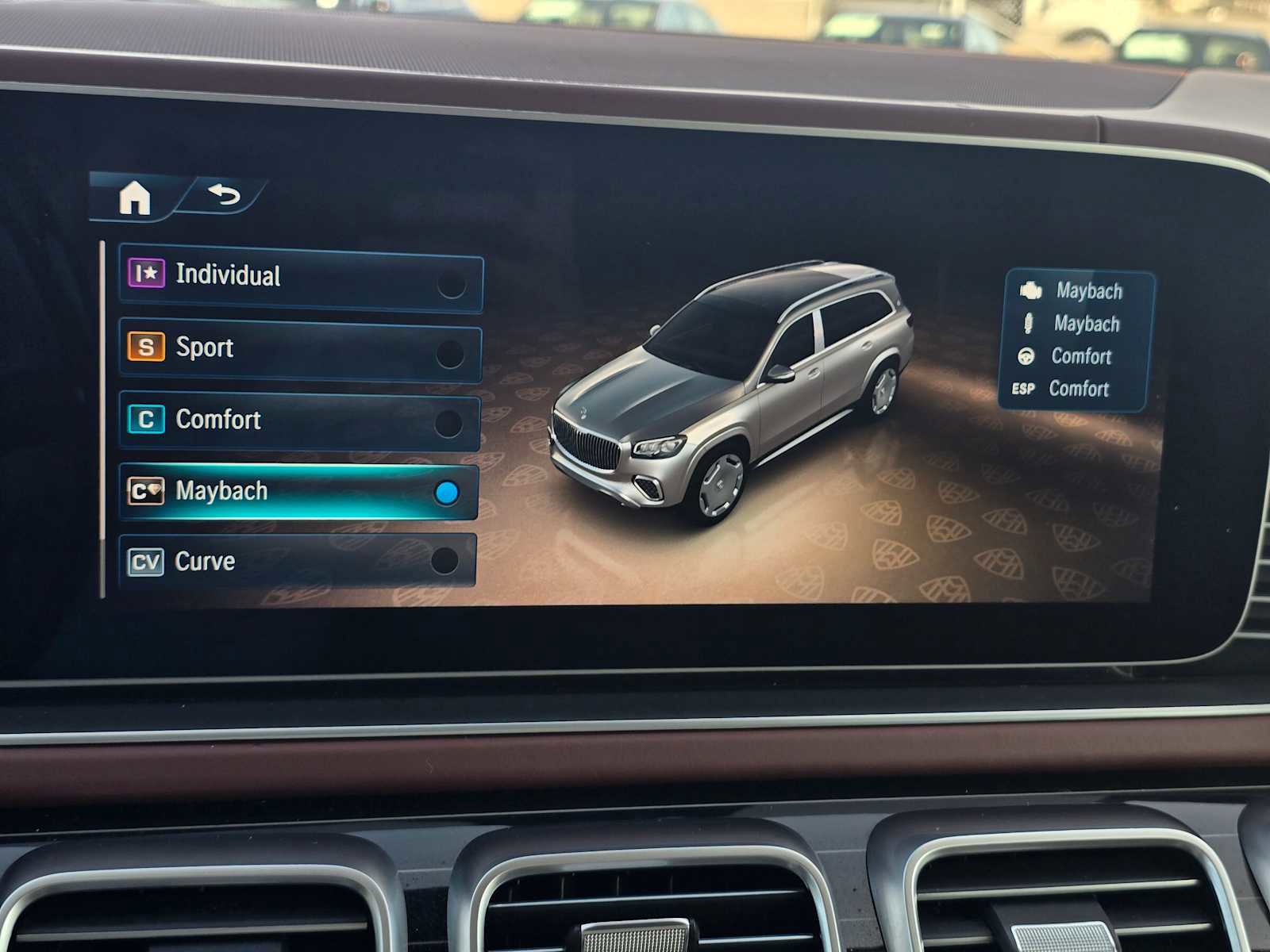 Used 2024 Mercedes-Benz Maybach GLS 600 4MATIC image 33