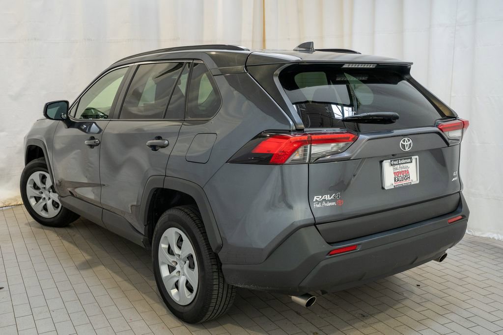 Used 2019 Toyota RAV4 LE image 3