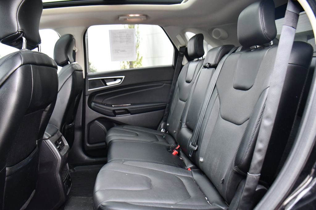 Used 2018 Ford Edge Titanium w/ Equipment Group 302A AWD/4WD image 20