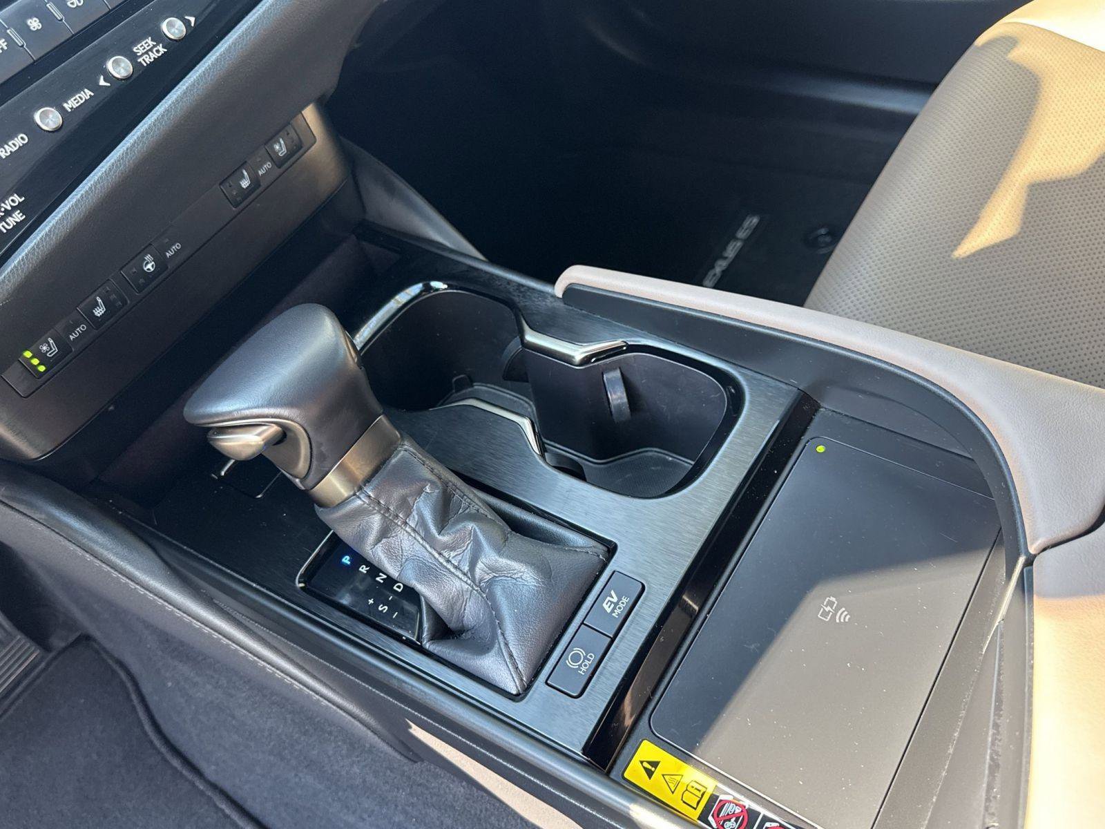 Used 2025 Lexus ES 300h image 14