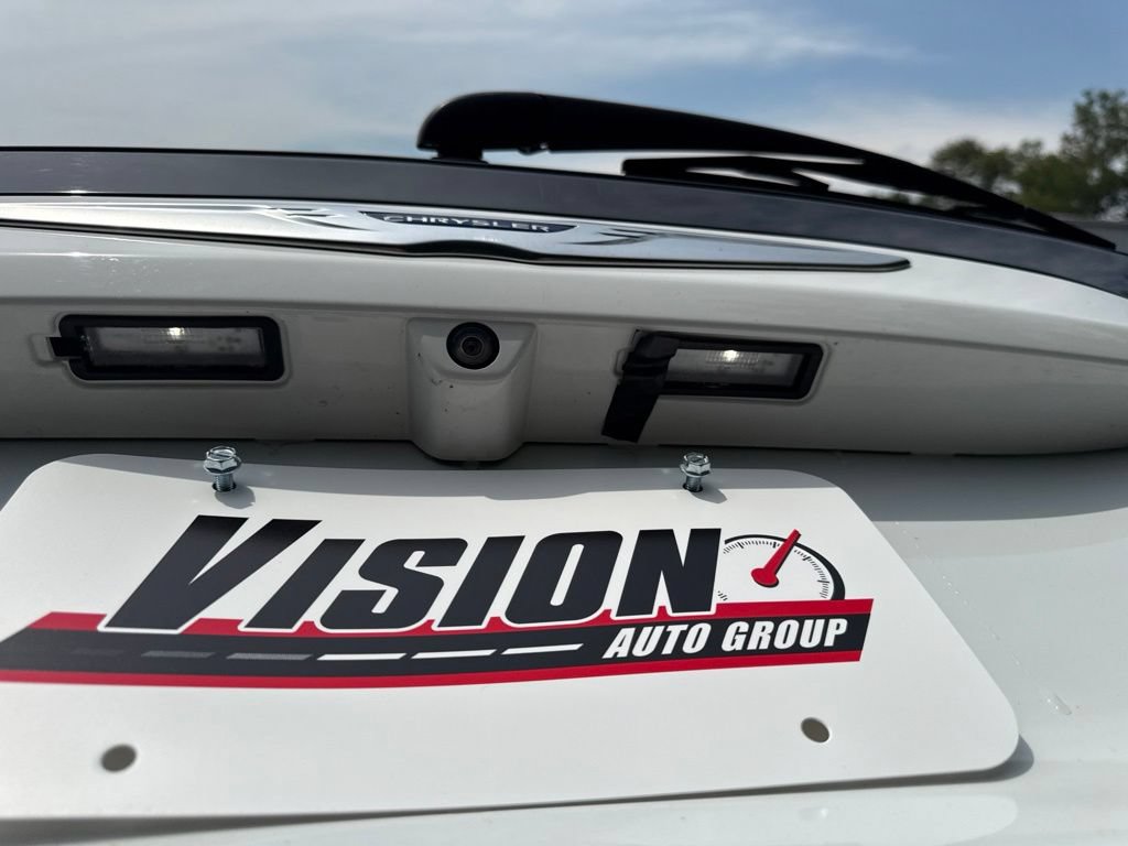 Used 2019 Chrysler Pacifica Limited w/ Advanced Safetytec Group FWD image 15
