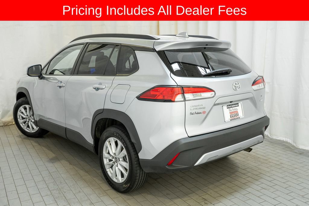 Used 2024 Toyota Corolla Cross LE AWD/4WD image 3