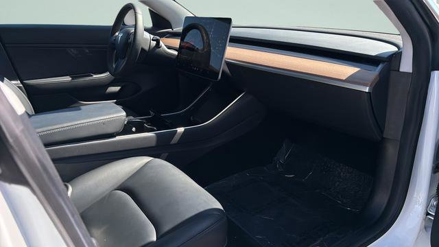 Used 2019 Tesla Model 3 Mid Range image 18