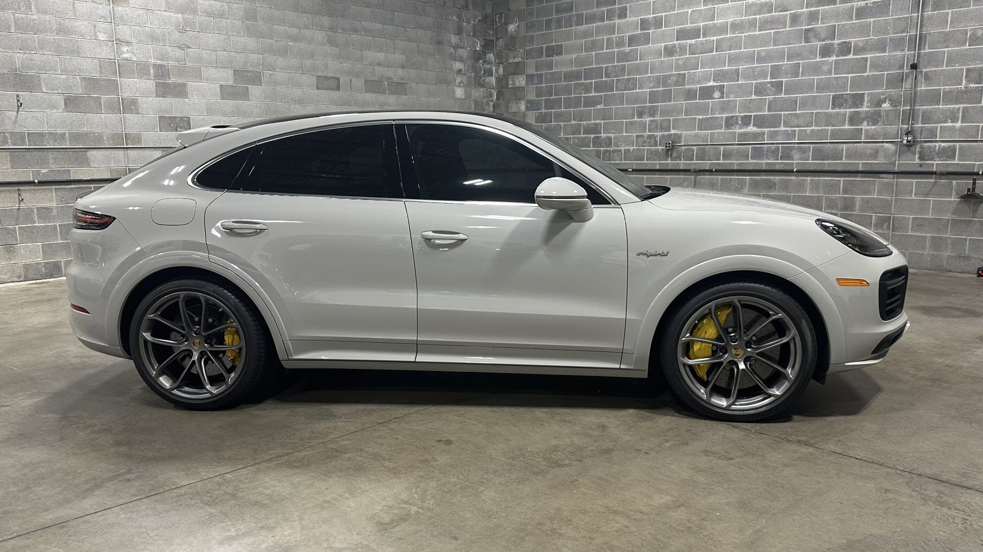 Used 2021 Porsche Cayenne Turbo S image 2