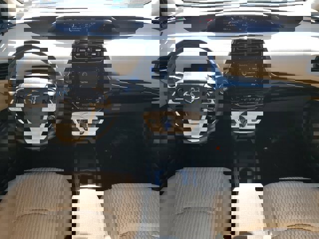 Used 2017 Toyota Prius Four image 6