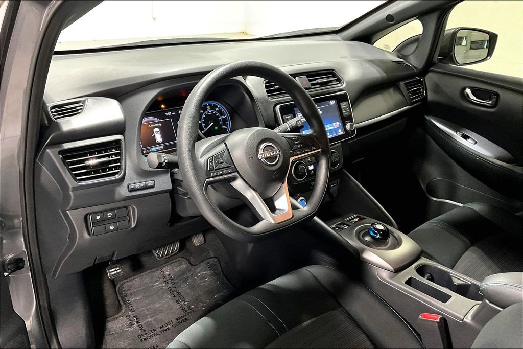 Used 2025 Nissan Leaf S image 16