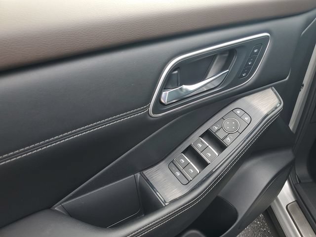 Certified 2023 Nissan Rogue Platinum w/ Platinum Premium Package FWD image 12