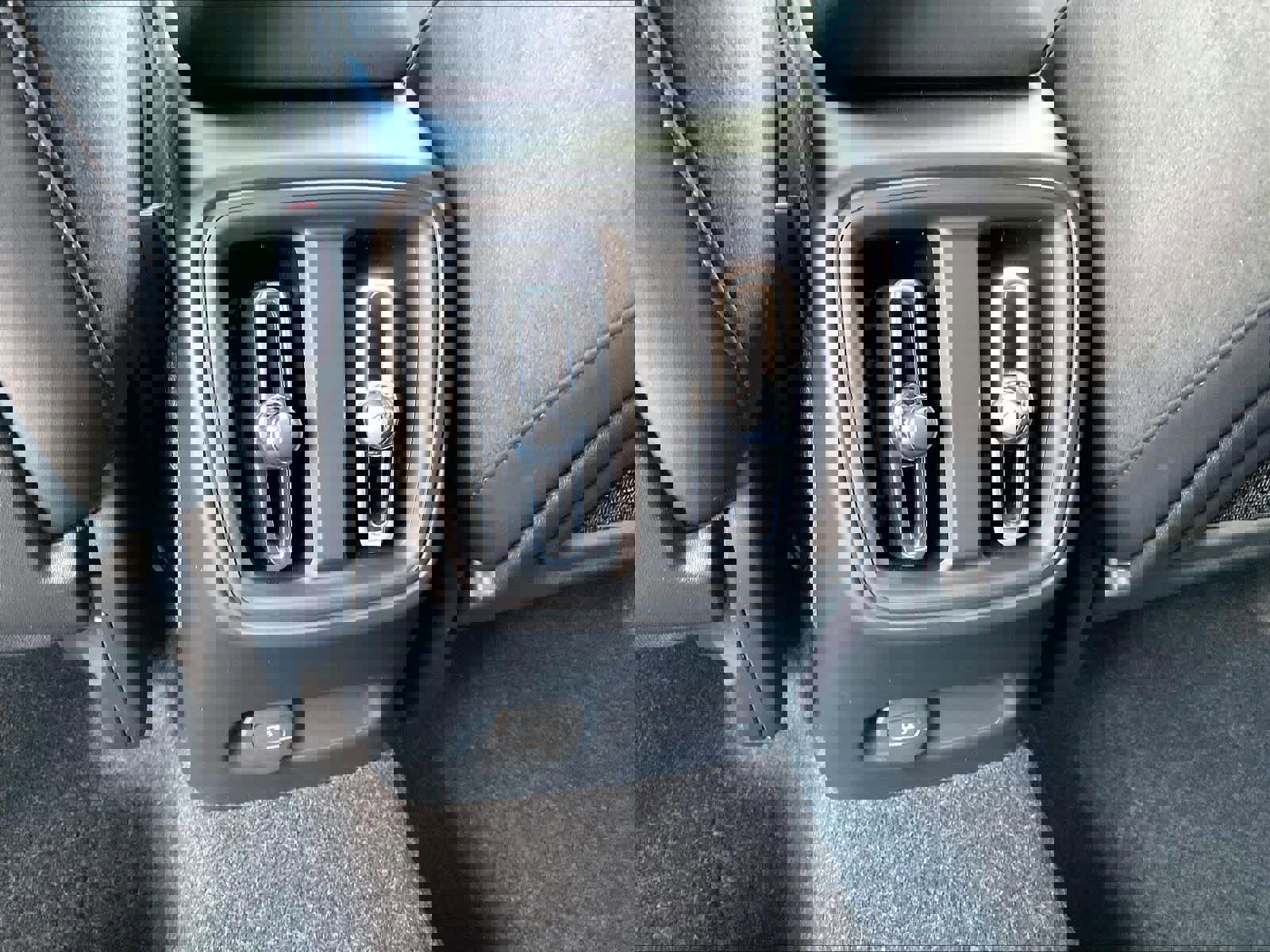 Used 2023 Volvo XC40 Recharge Plus w/ Protection Package Premier image 38