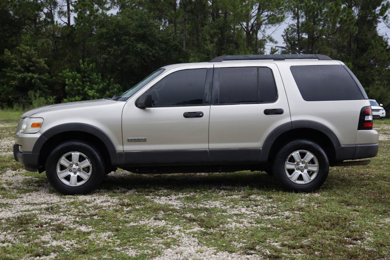 Used 2006 Ford Explorer XLT RWD image 3