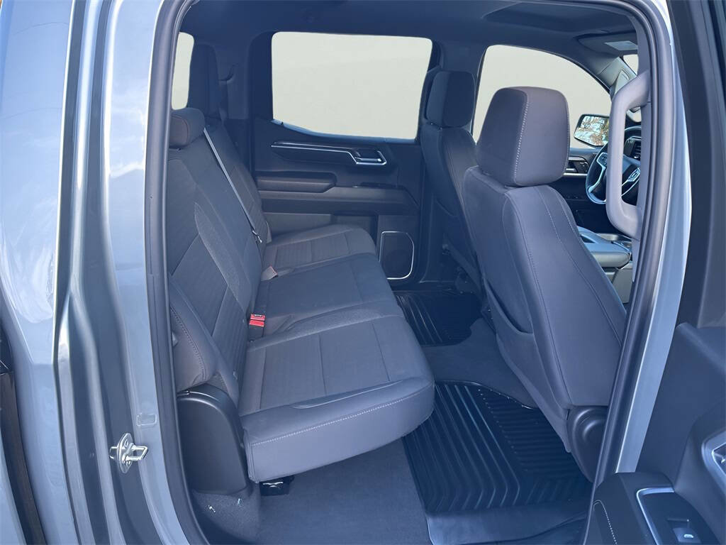 Used 2025 Chevrolet Silverado 1500 LT image 30