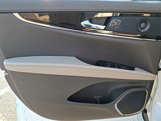 Used 2021 Lincoln Nautilus Reserve w/ Equipment Group 201A image 12