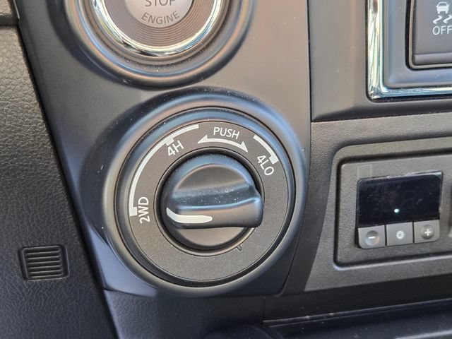Used 2018 Nissan Titan SL w/ Midnight Edition AWD/4WD image 32