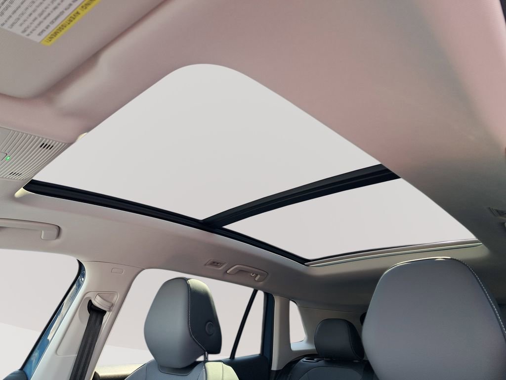 New 2025 Volkswagen Tiguan SE image 35