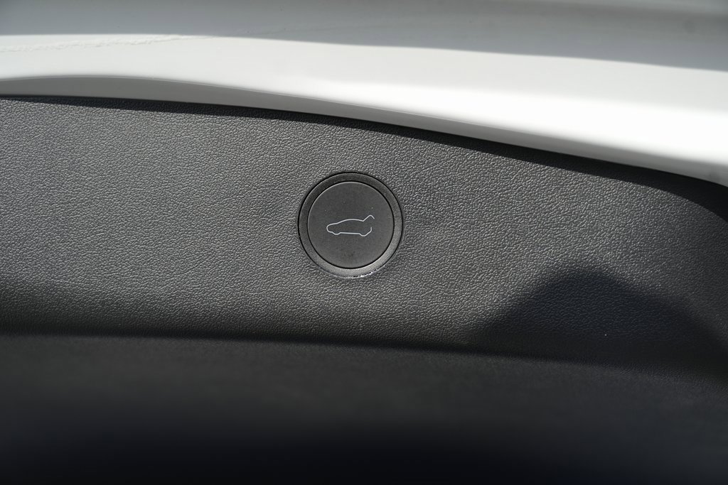 Used 2023 Tesla Model 3 Standard Range image 16