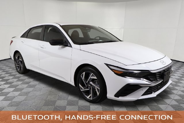 Used 2025 Hyundai Elantra Sport FWD image 4