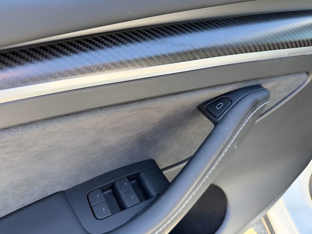 Used 2023 Tesla Model Y Performance AWD/4WD image 19