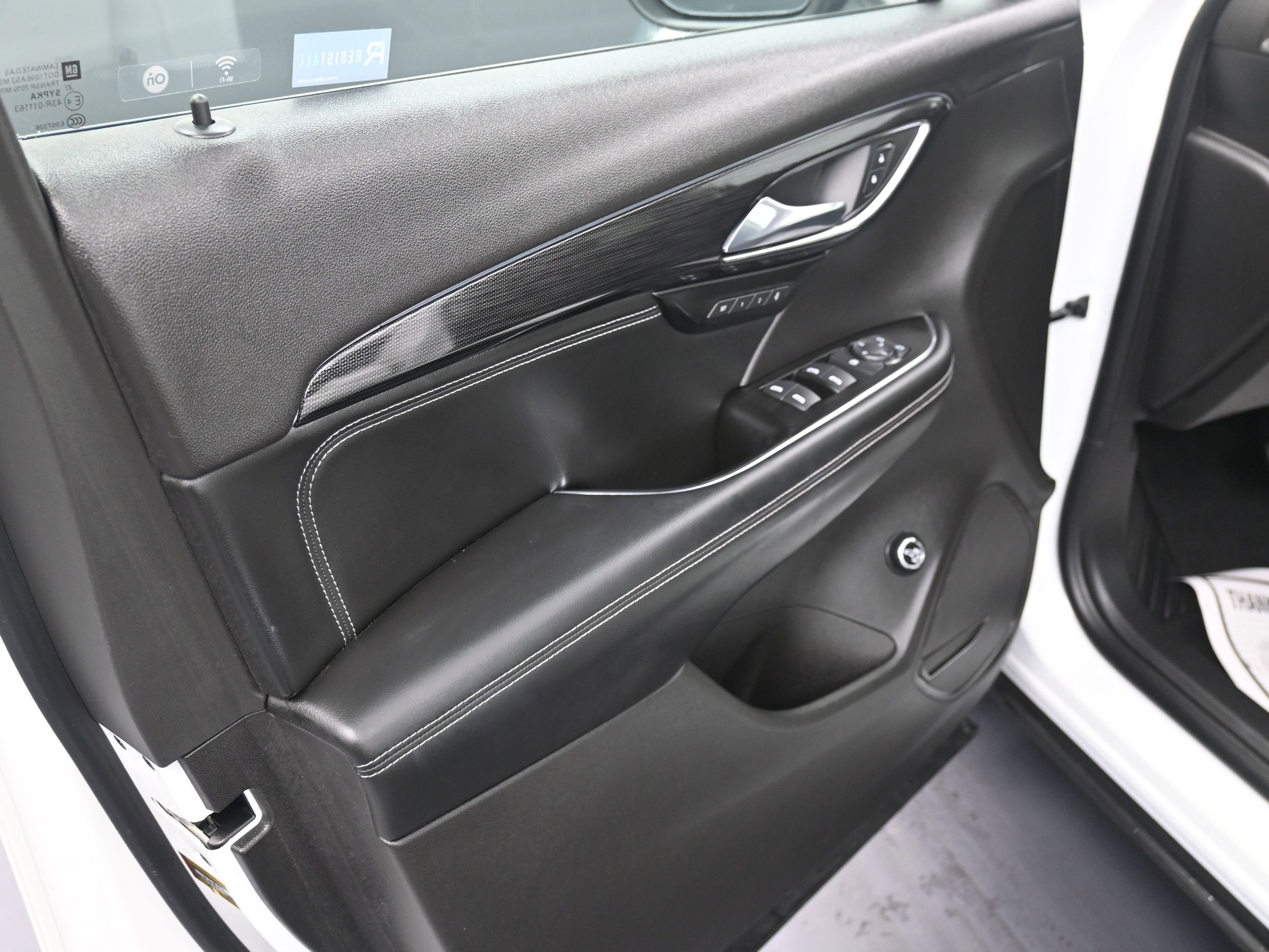 Used 2023 Buick Envision Essence image 16