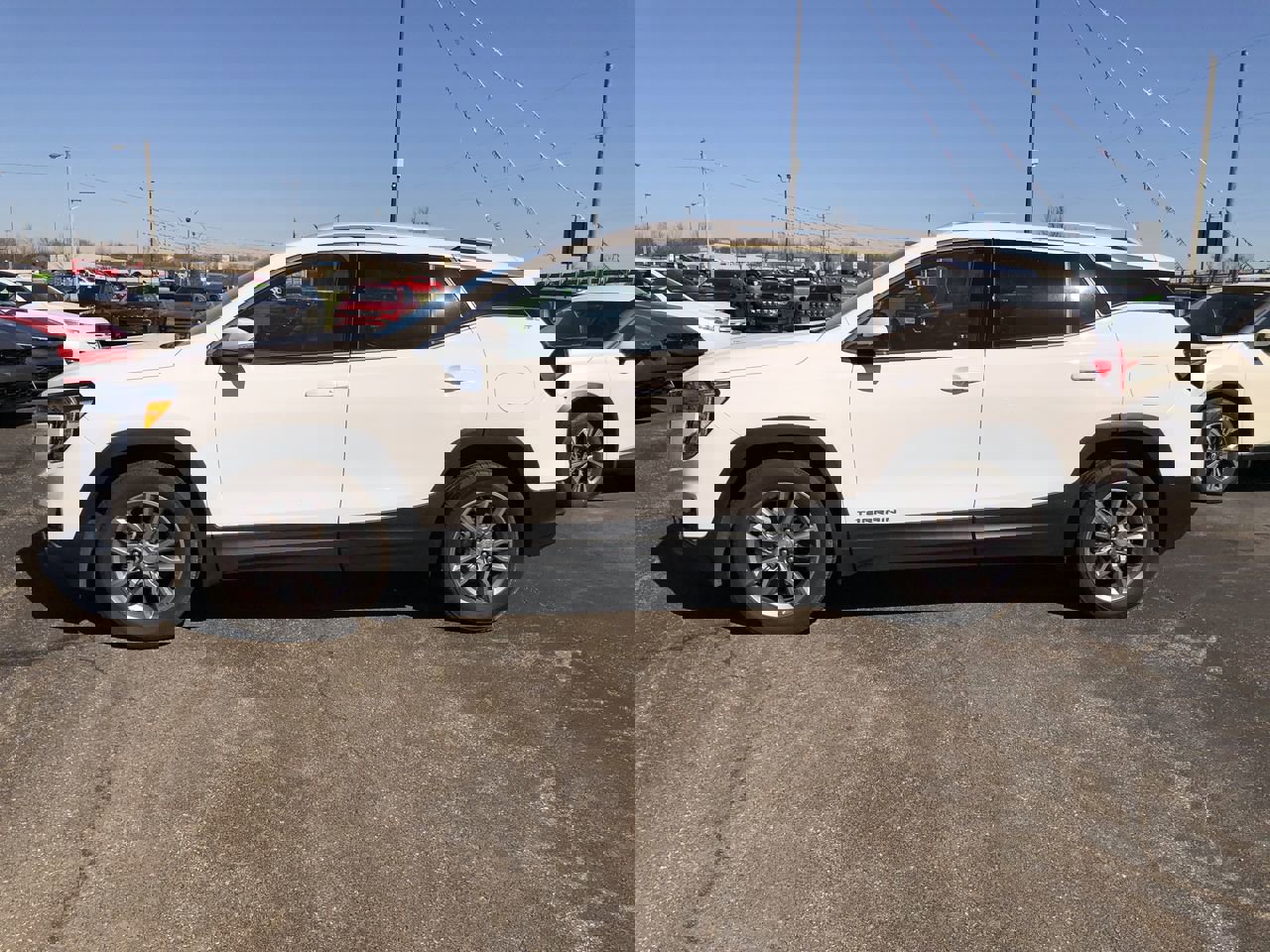 Used 2022 GMC Terrain SLT image 3