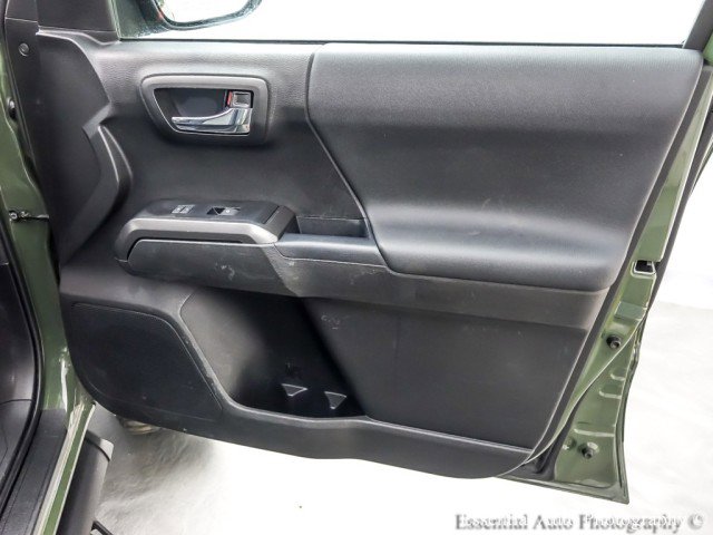 Used 2022 Toyota Tacoma TRD Sport w/ Black Out Package (TMS) AWD/4WD image 25