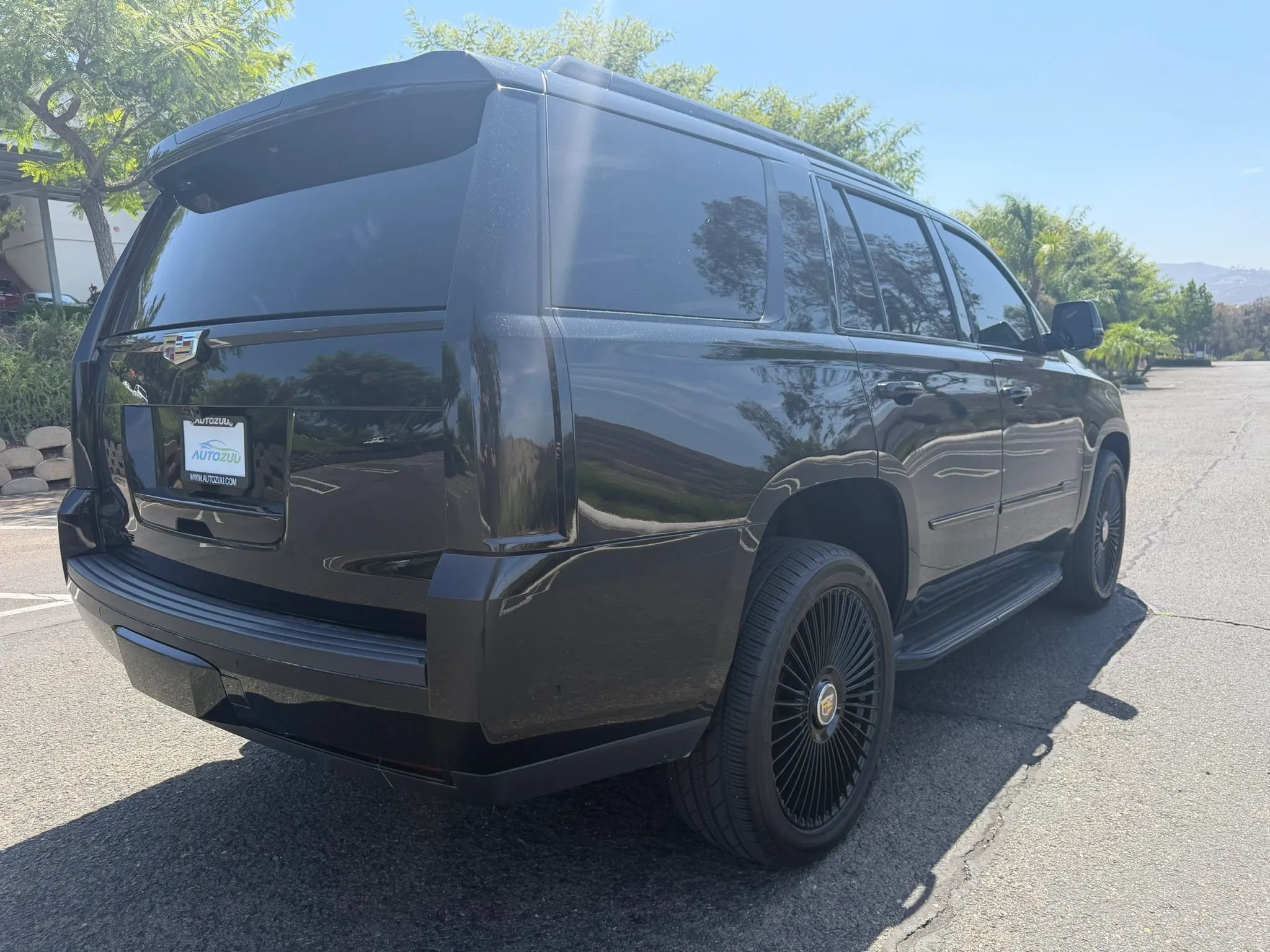 Used 2017 Cadillac Escalade Premium Luxury AWD/4WD image 5