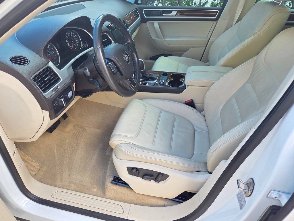 Used 2014 Volkswagen Touareg TDI AWD/4WD image 15
