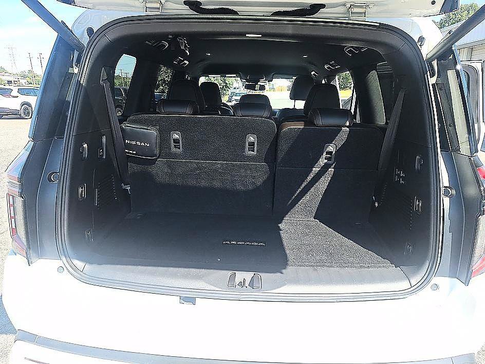 Used 2025 Nissan Armada SL AWD/4WD image 24