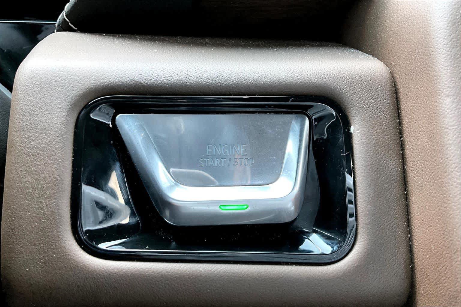 Used 2025 GMC Yukon XL Denali Ultimate AWD/4WD image 33