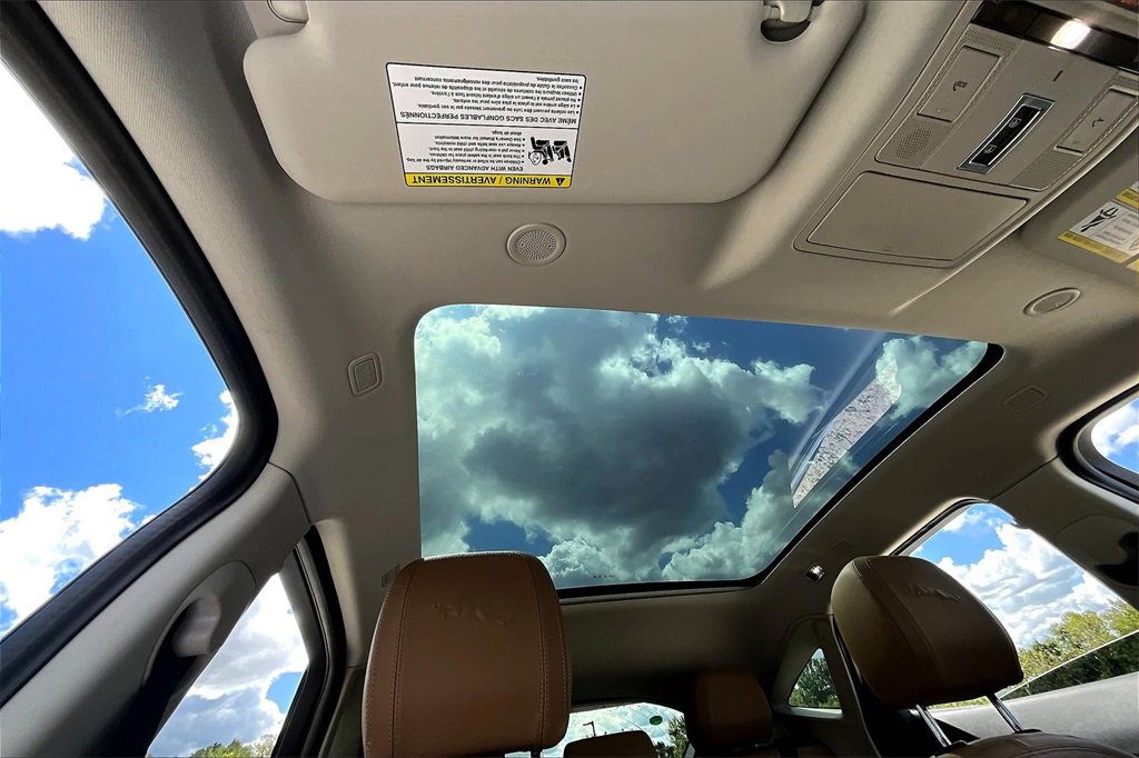 Used 2022 Jaguar E-PACE SE image 21