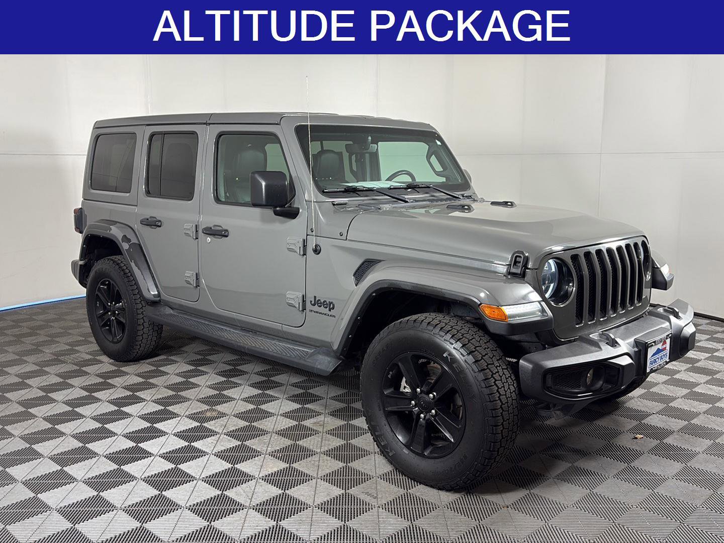 Used 2023 Jeep Wrangler Unlimited Sahara image 2