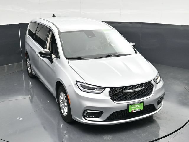 Certified 2024 Chrysler Pacifica Touring-L FWD image 49