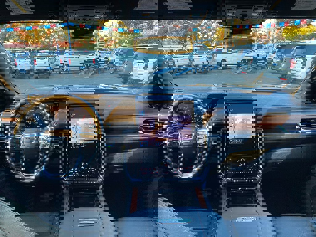 Used 2025 GMC Yukon Denali image 35