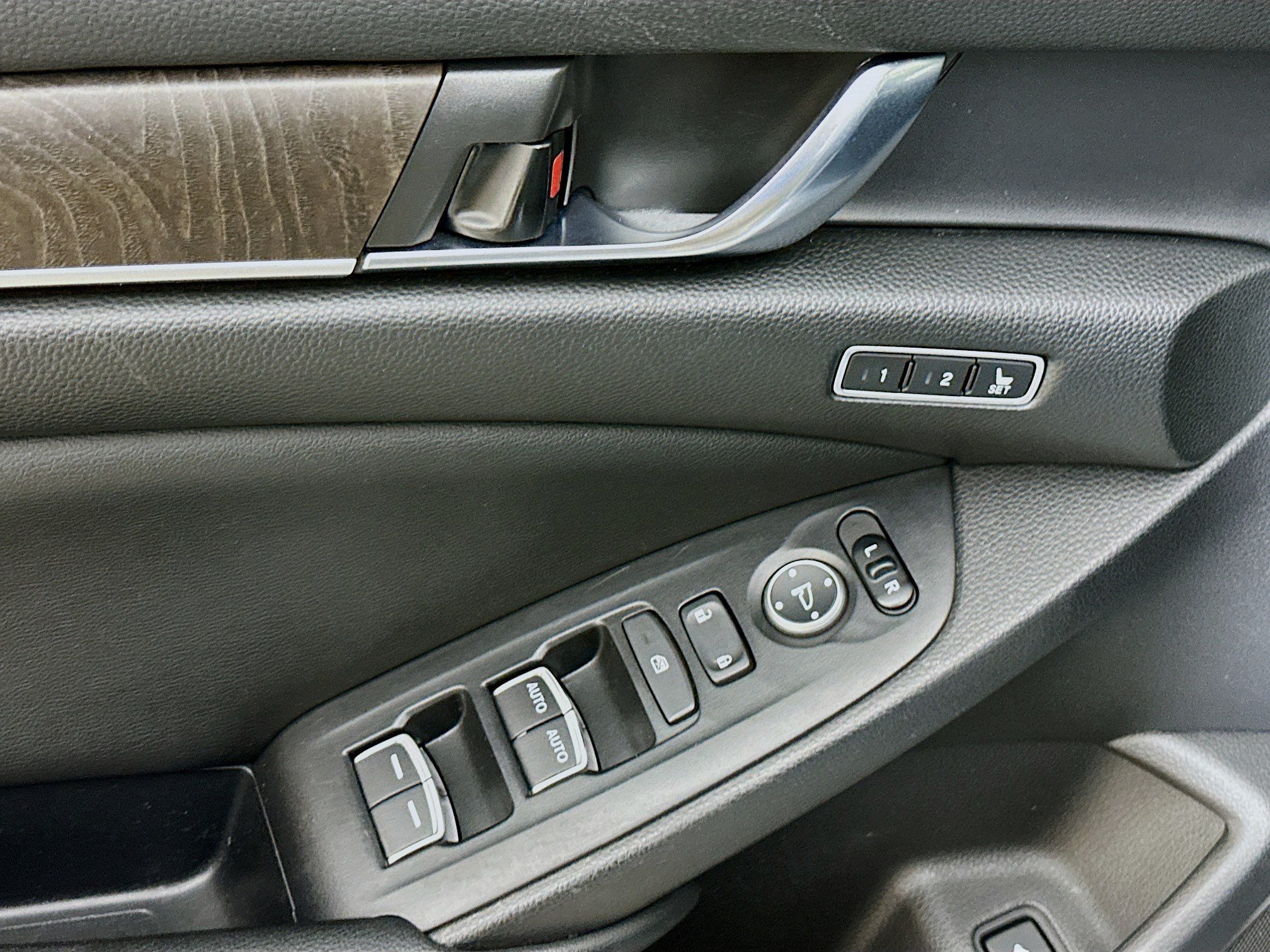 Used 2021 Honda Accord Touring image 15