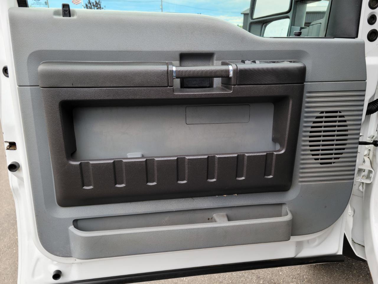 Used 2016 Ford F550 4x4 Crew Cab Super Duty image 8