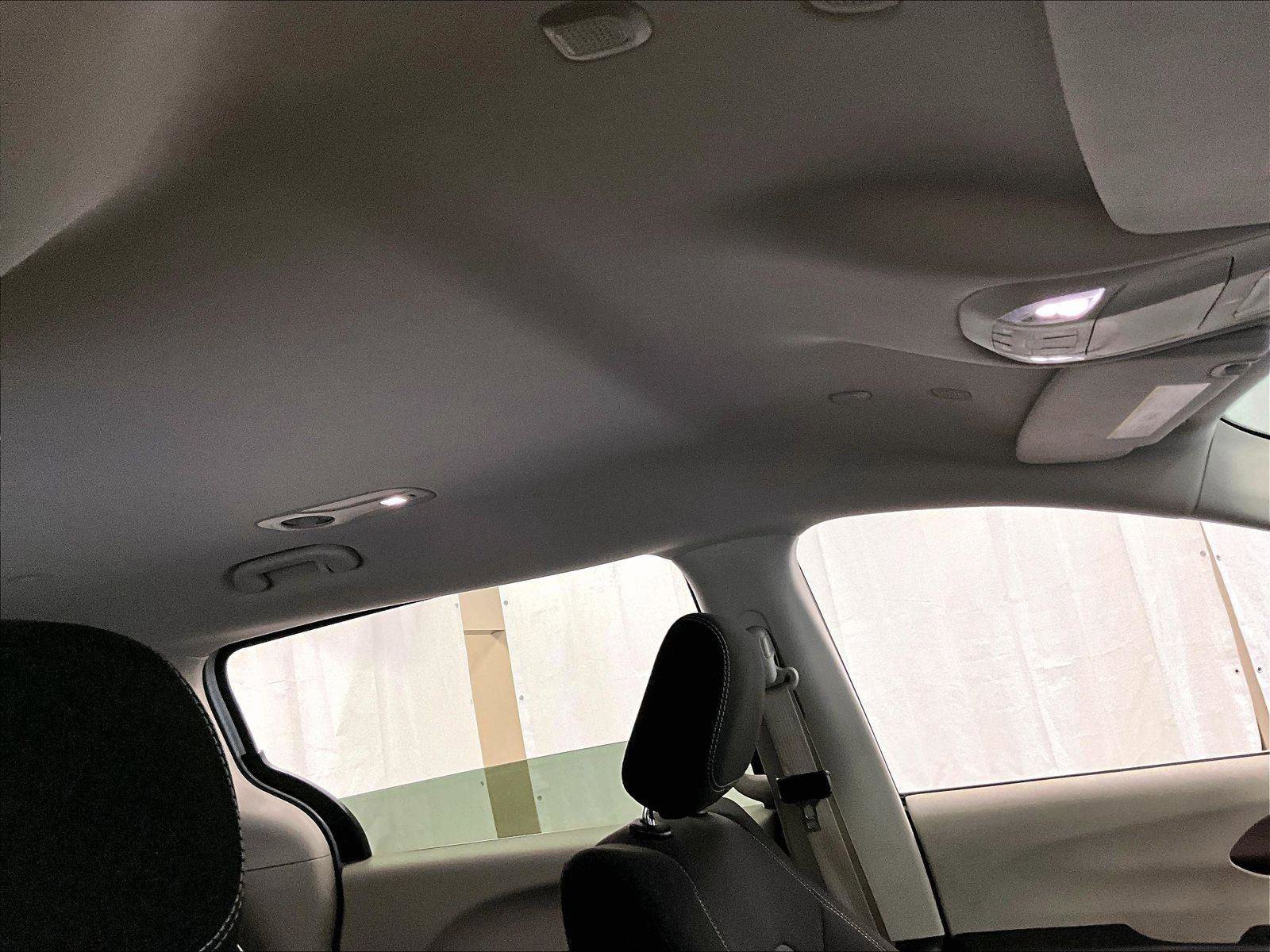 Used 2023 Chrysler Voyager LX image 21