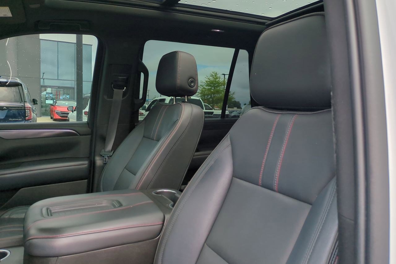 Used 2021 Chevrolet Tahoe RST w/ Luxury Package RWD image 16