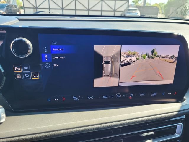 Used 2024 Chevrolet Traverse LT FWD image 20