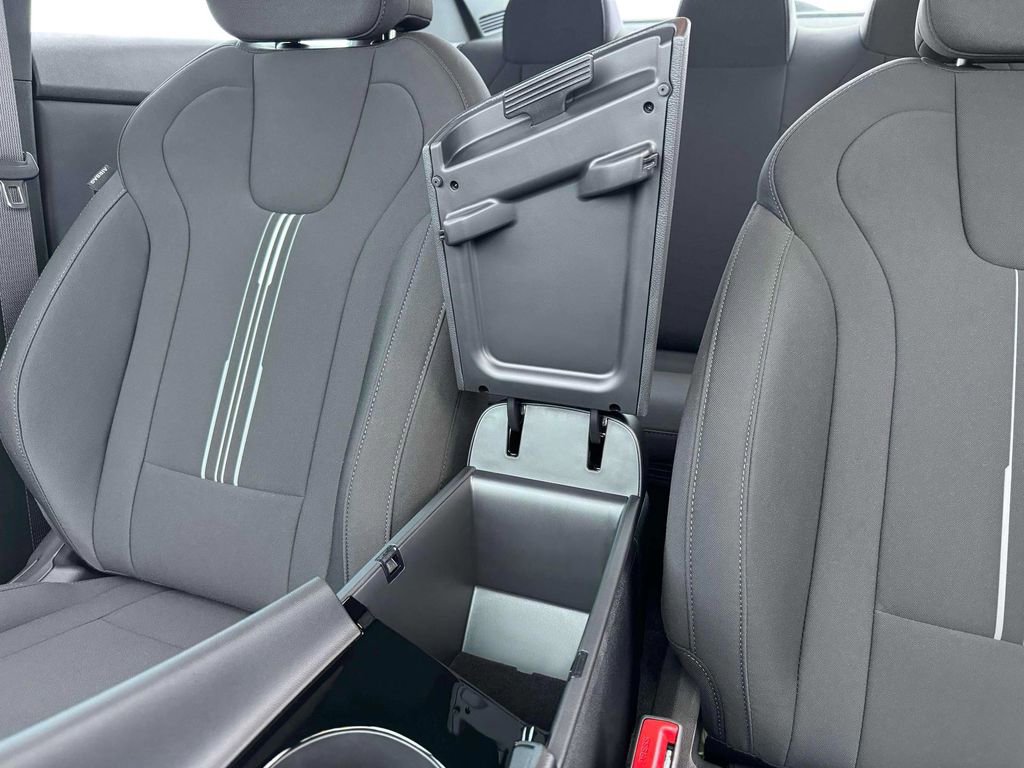 New 2025 Hyundai Elantra SEL image 25